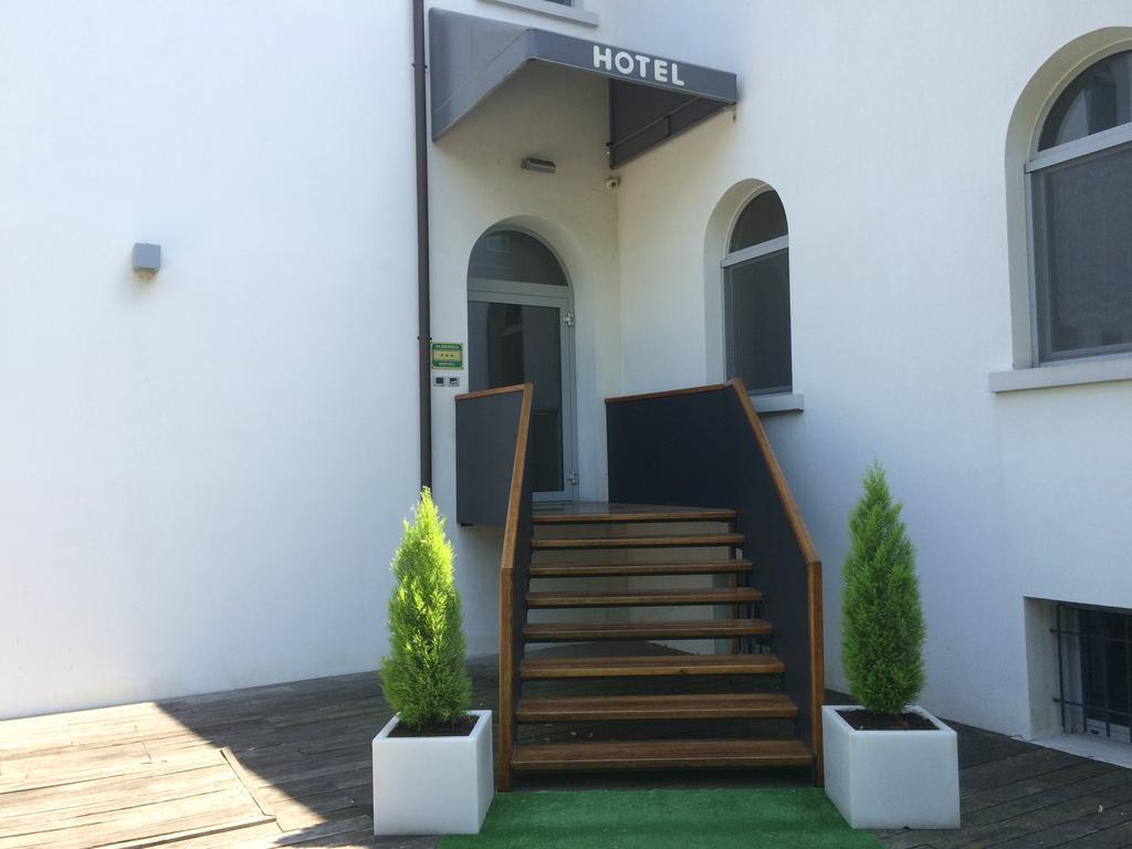 סוזארה Blue Hotel מראה חיצוני תמונה